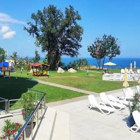 Skyline With Sea View And Pool